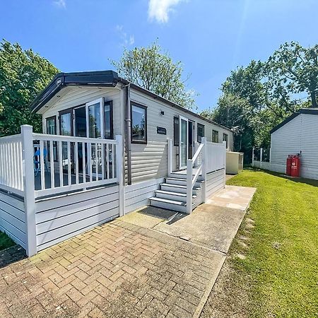 Beautiful Caravan With Decking At Carlton Meres Holiday Park, Suffolk Ref 60022M Saxmundham Exteriör bild