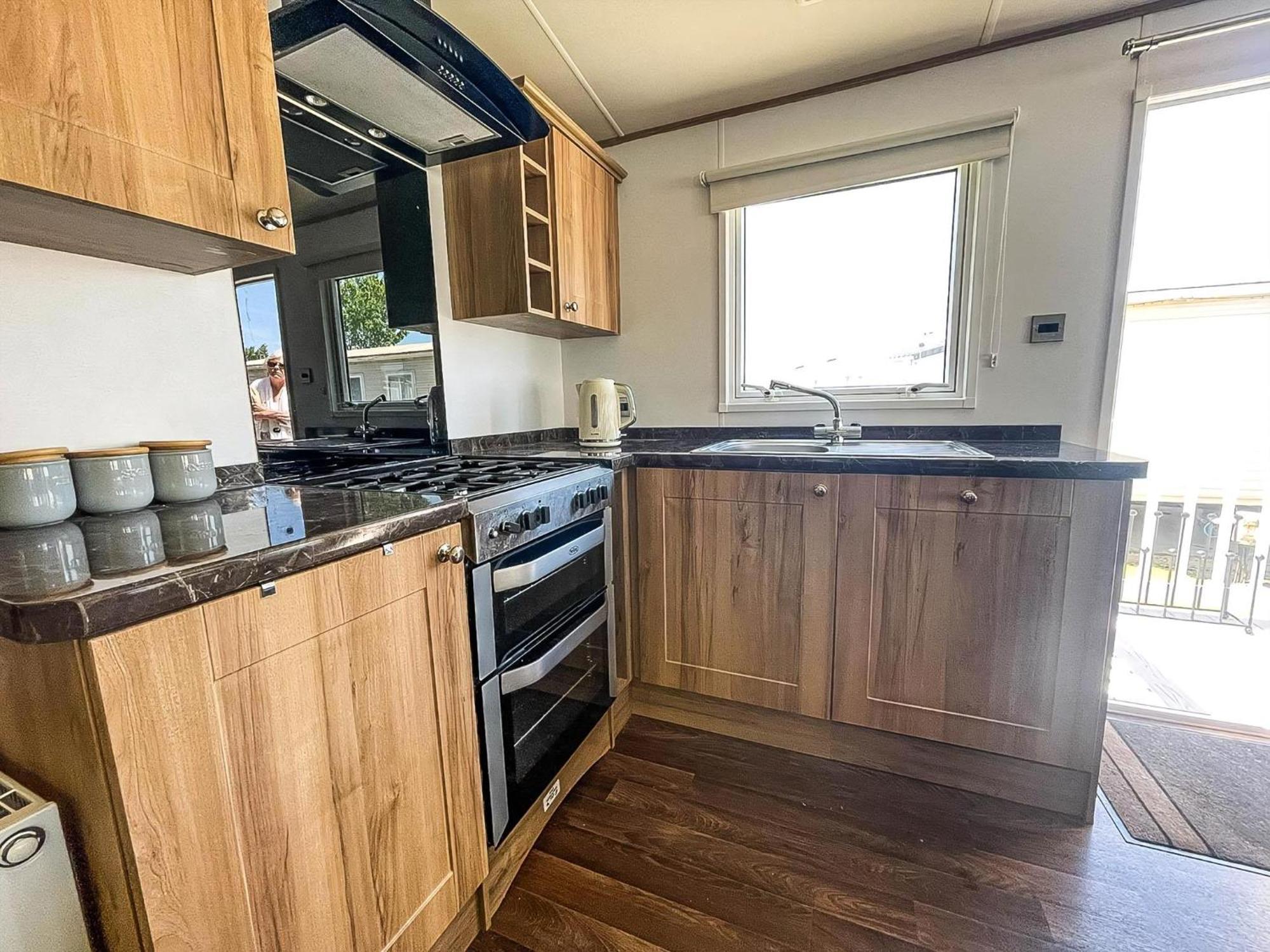 Beautiful Caravan With Decking At Carlton Meres Holiday Park, Suffolk Ref 60022M Saxmundham Exteriör bild