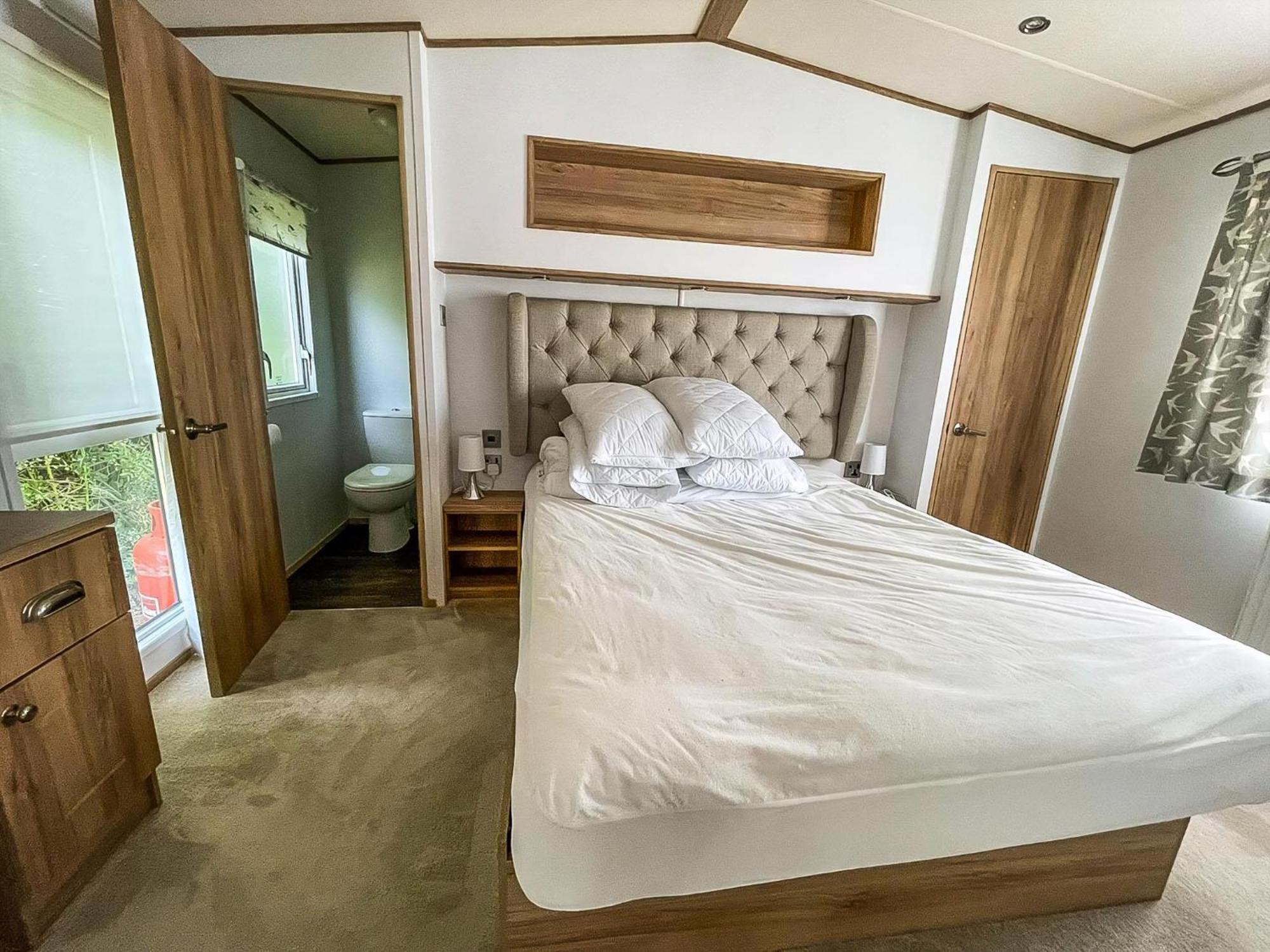 Beautiful Caravan With Decking At Carlton Meres Holiday Park, Suffolk Ref 60022M Saxmundham Exteriör bild