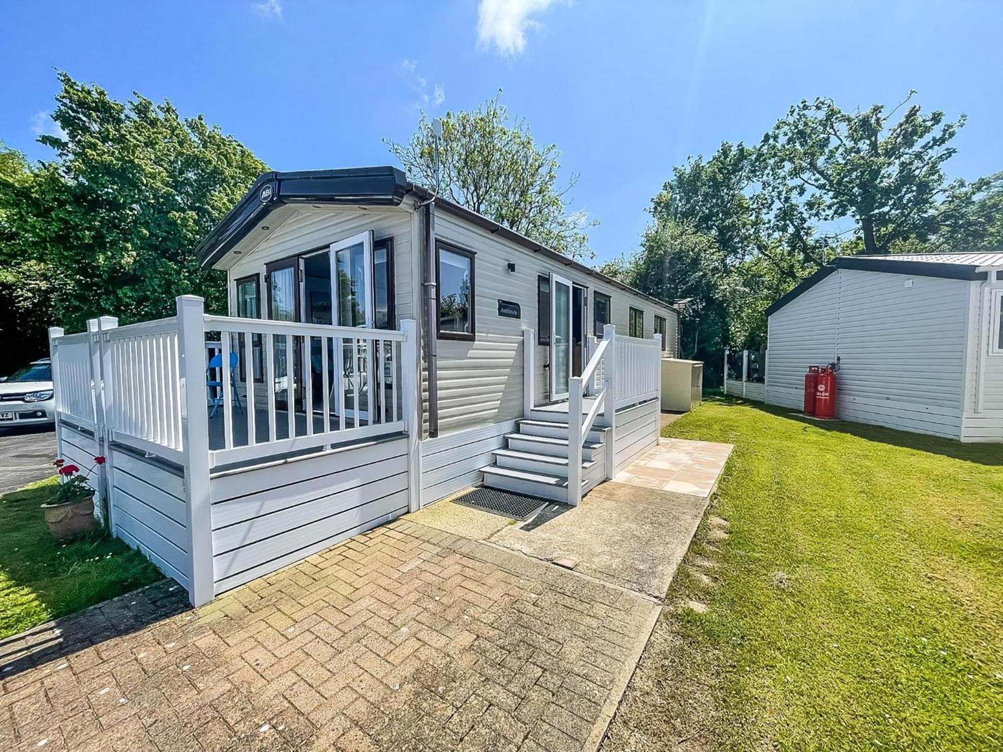 Beautiful Caravan With Decking At Carlton Meres Holiday Park, Suffolk Ref 60022M Saxmundham Exteriör bild