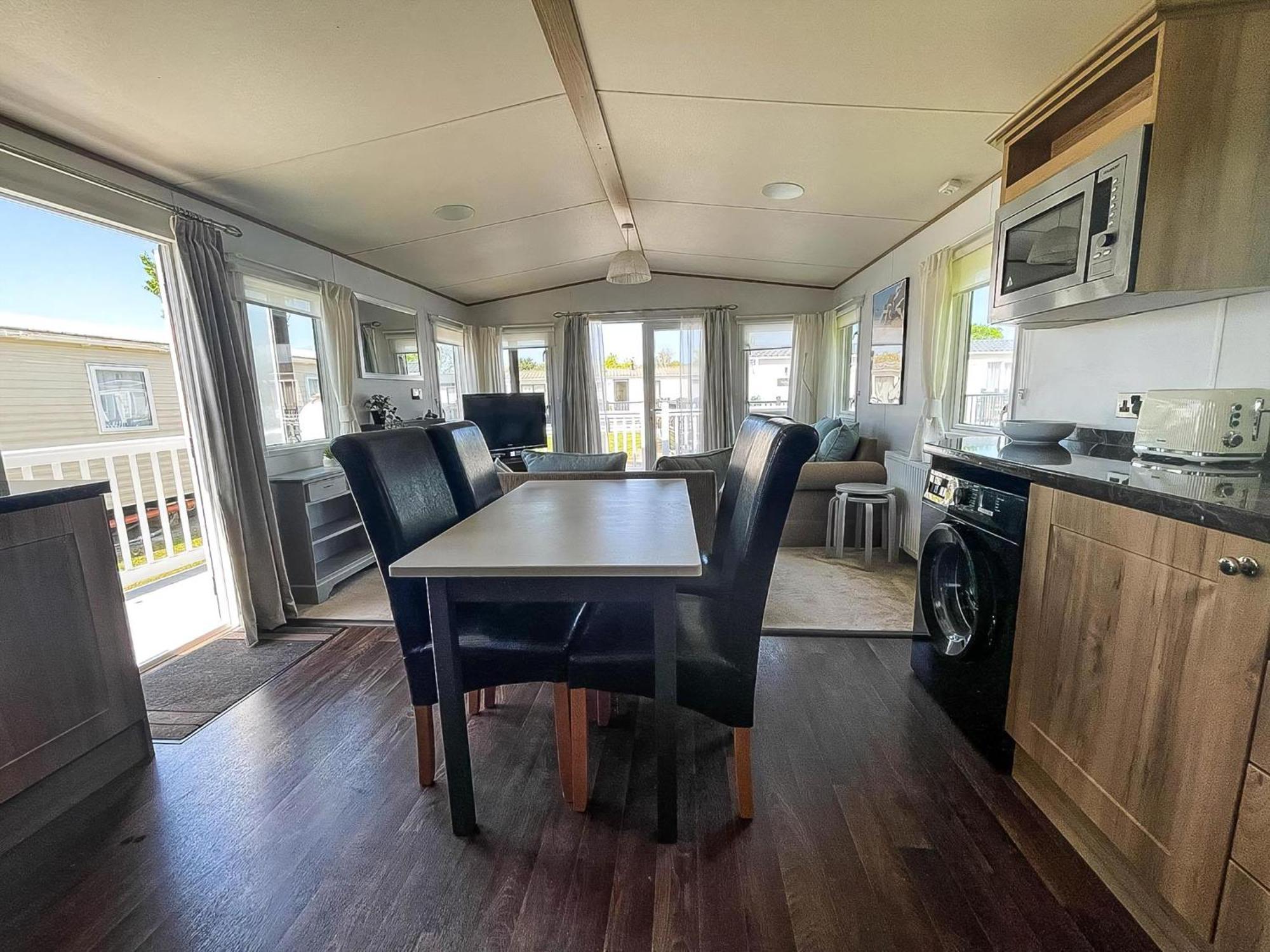 Beautiful Caravan With Decking At Carlton Meres Holiday Park, Suffolk Ref 60022M Saxmundham Exteriör bild