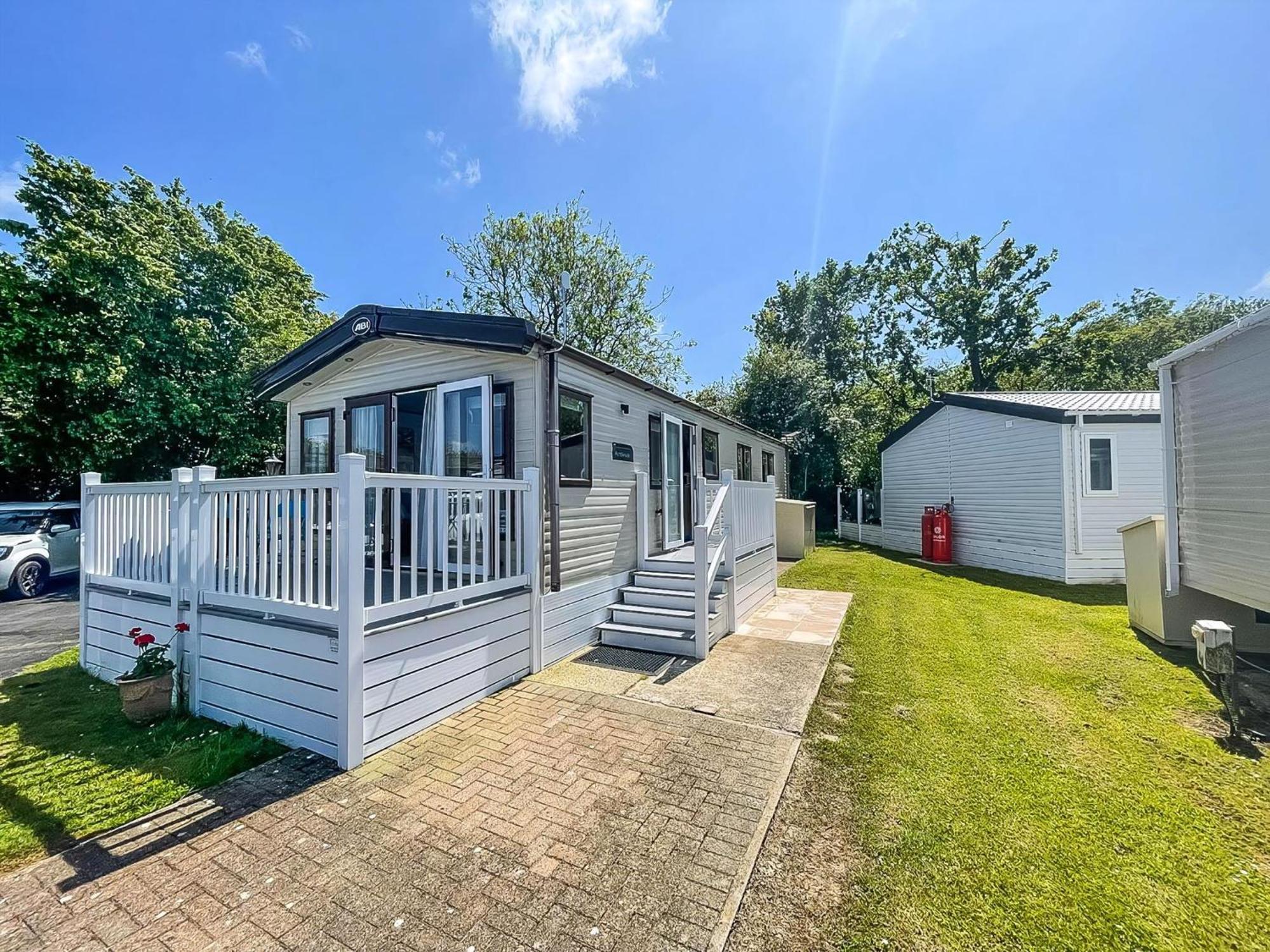 Beautiful Caravan With Decking At Carlton Meres Holiday Park, Suffolk Ref 60022M Saxmundham Exteriör bild