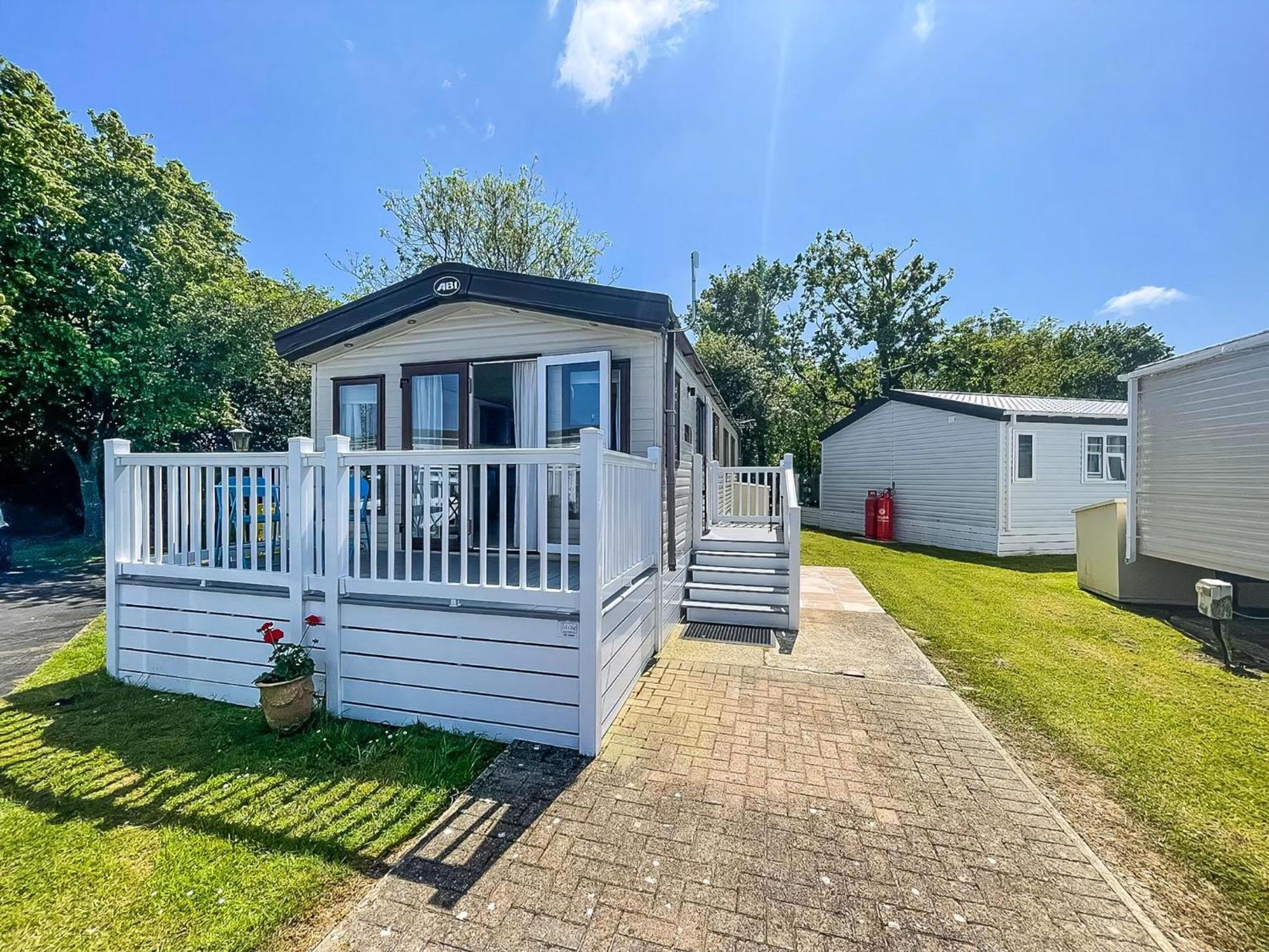 Beautiful Caravan With Decking At Carlton Meres Holiday Park, Suffolk Ref 60022M Saxmundham Exteriör bild